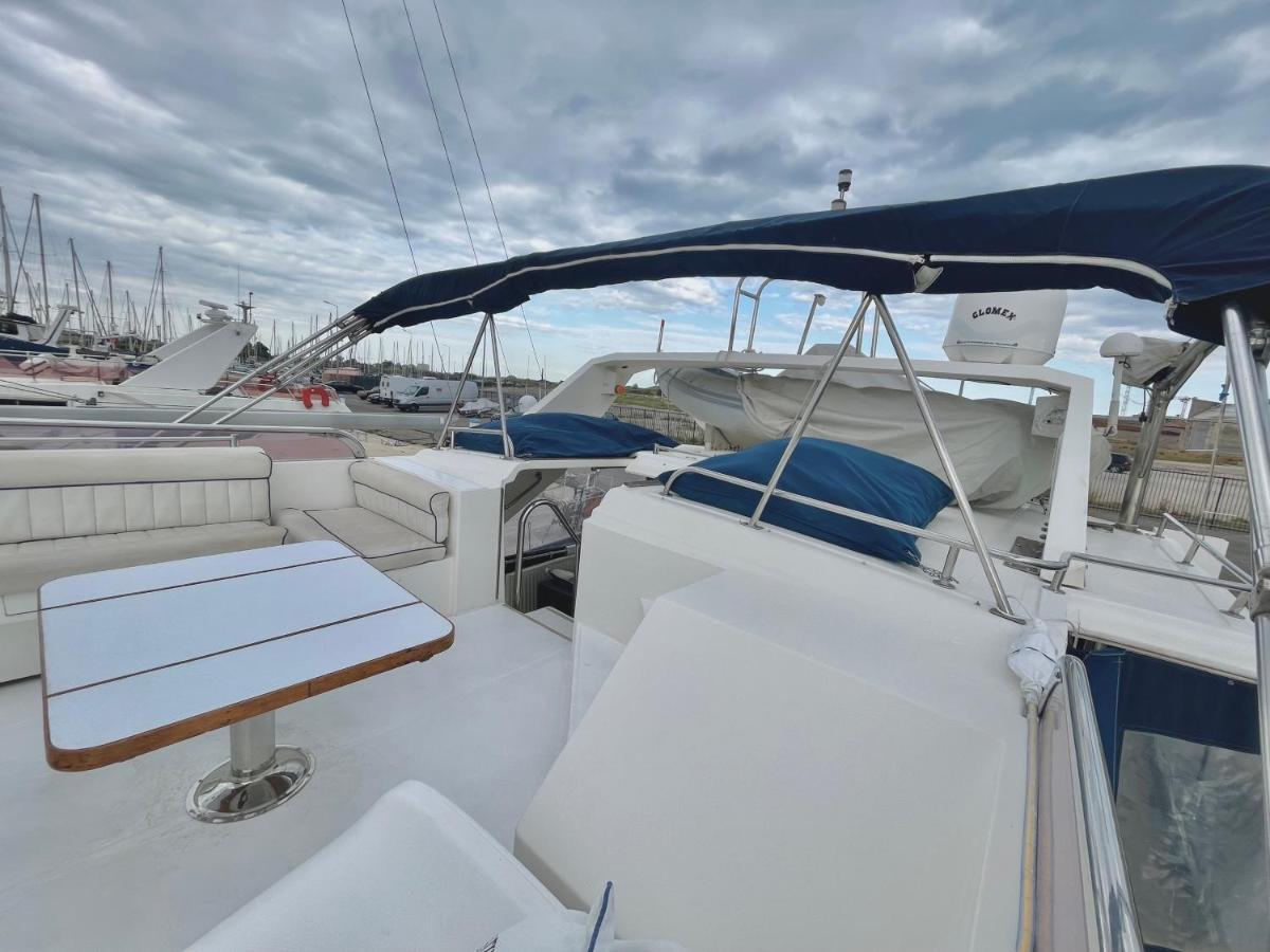 Hotel Navi Yacht A Sete, 2 A 8 Couchages, Privatif Exterior foto