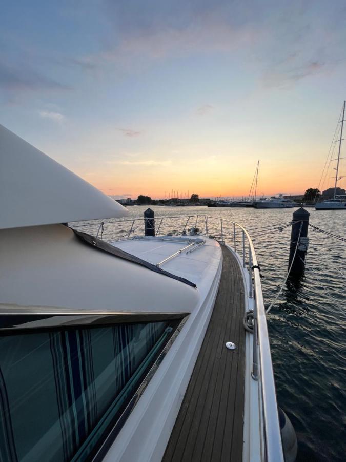 Hotel Navi Yacht A Sete, 2 A 8 Couchages, Privatif Exterior foto